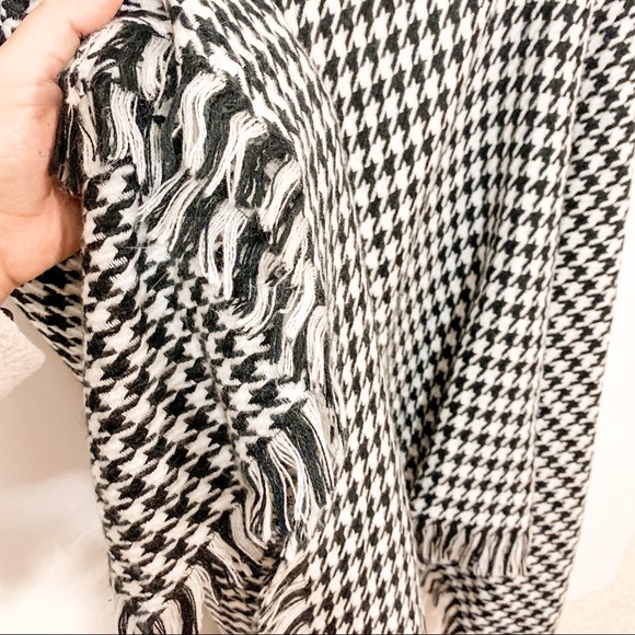Black and white Houndstooth Shawl Poncho Sweater - Picture 4 of 5